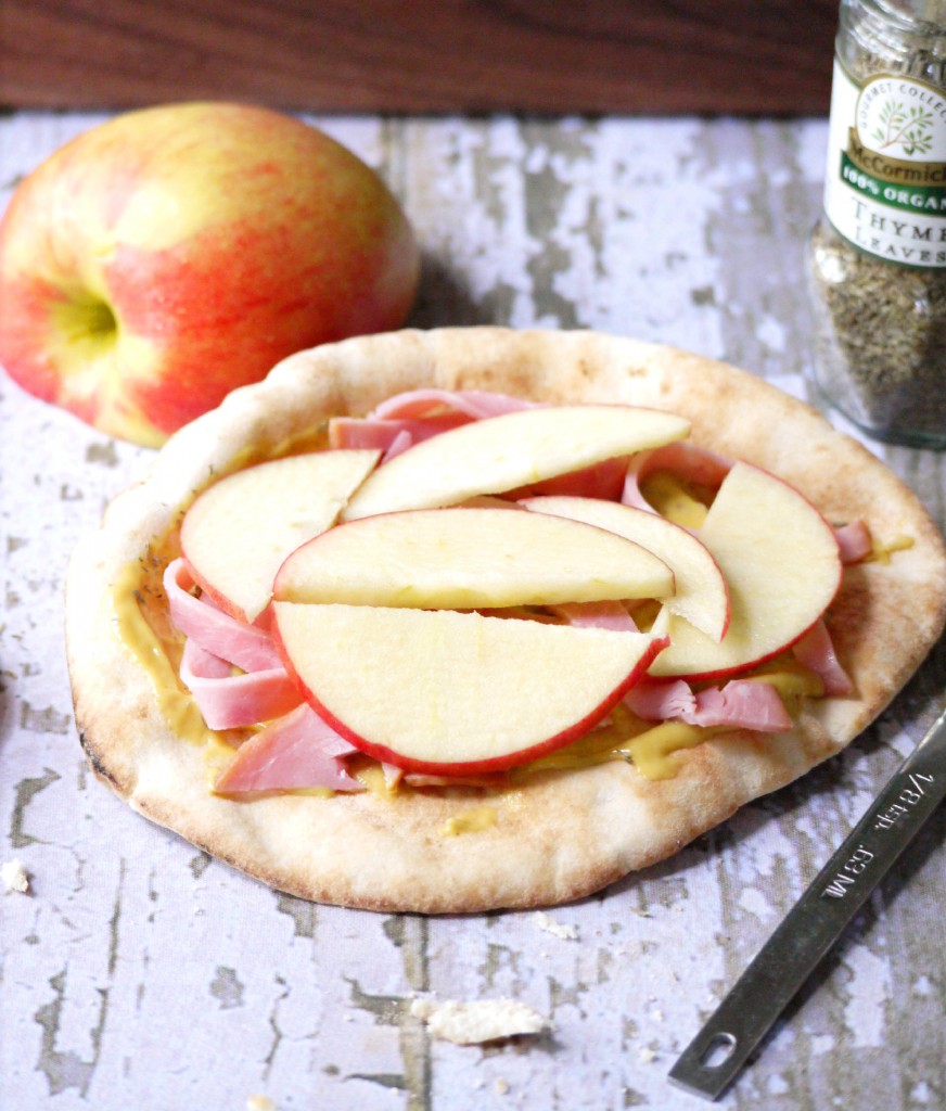 apple ham and cheddar pita pizza 1