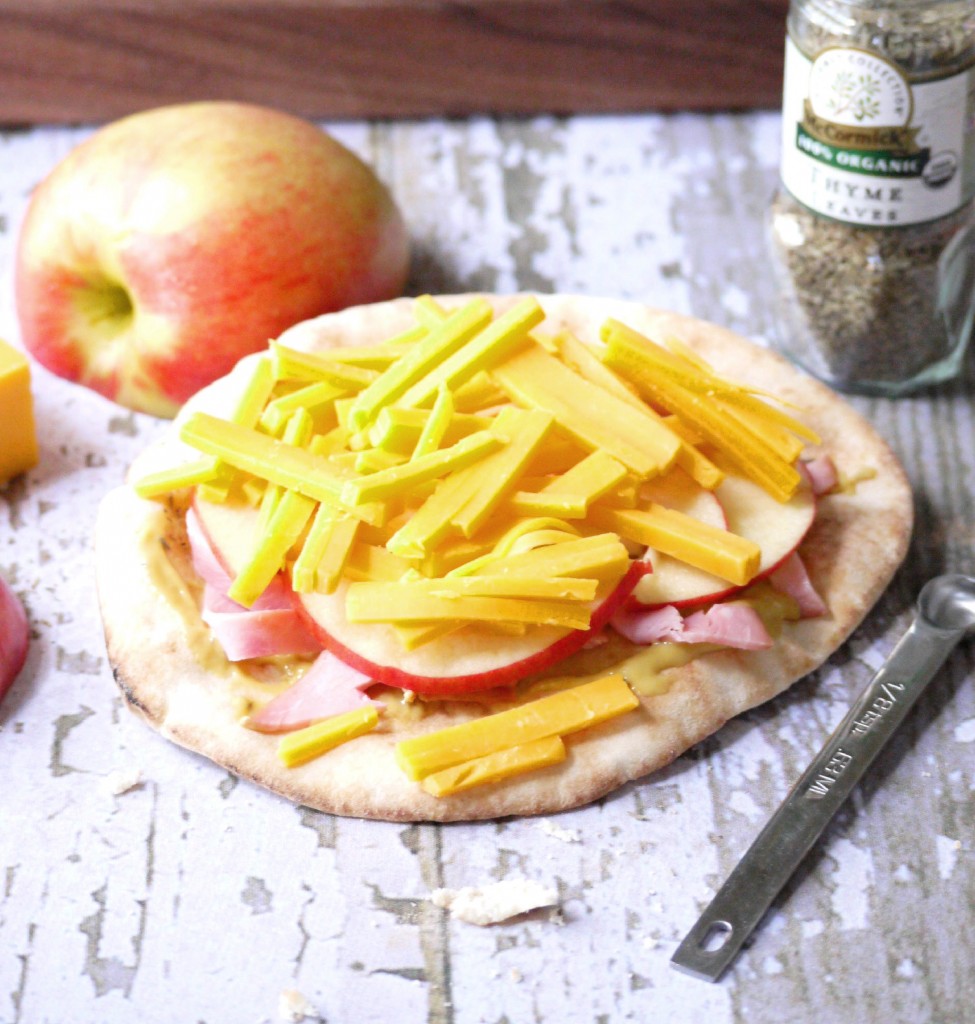 apple ham and cheddar pita pizza 2