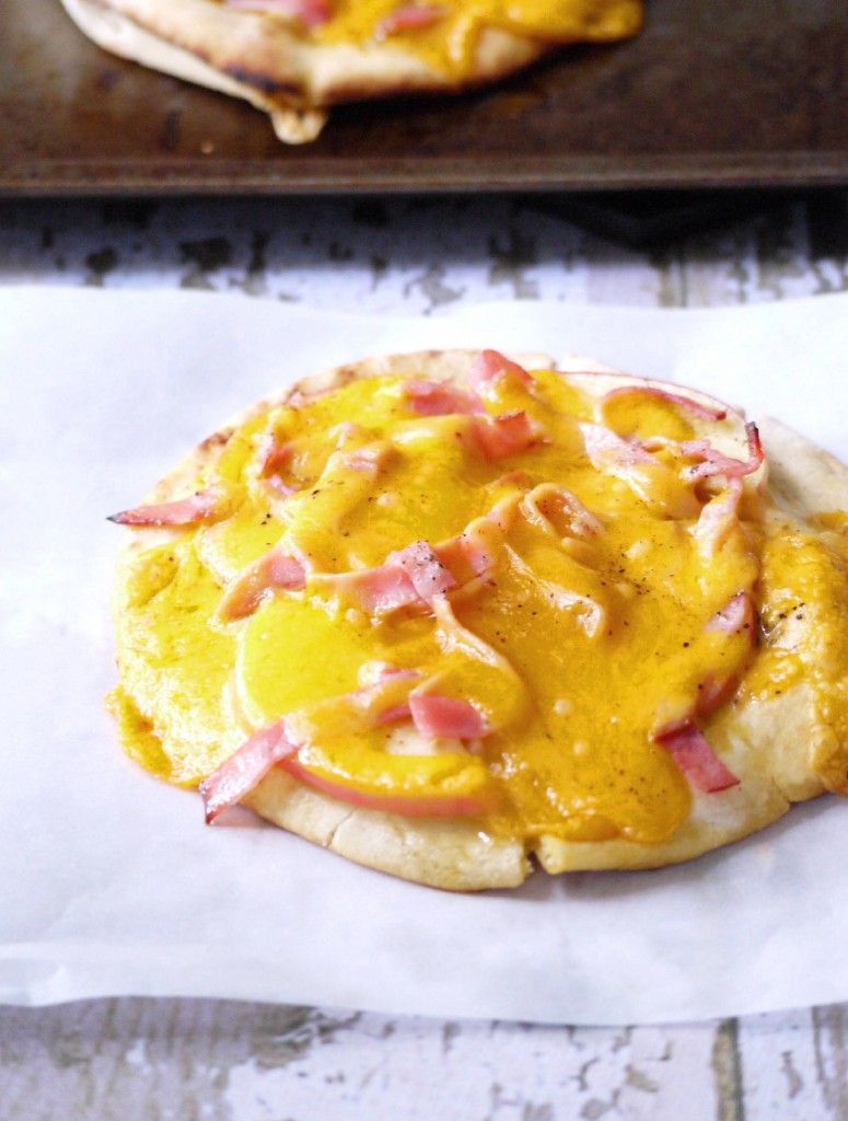 apple ham and cheddar pita pizza 3