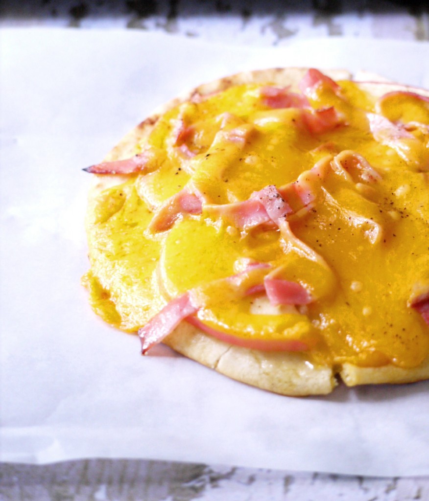 apple ham and cheddar pita pizza 5