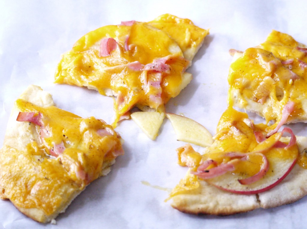 apple ham and cheddar pita pizza 6