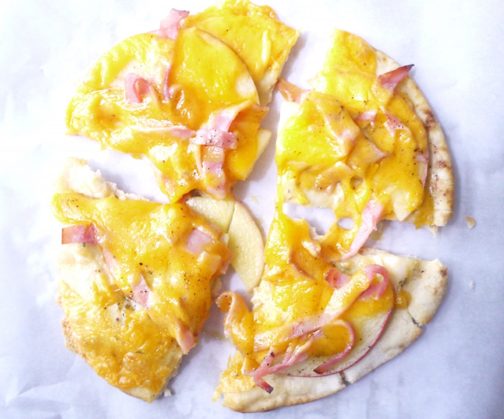 apple ham and cheddar pita pizza 8