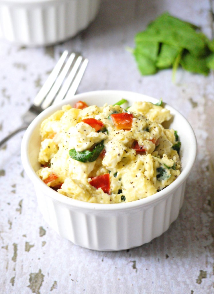 spinach red pepper and feta scrambled eggs 5