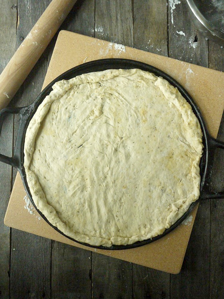 artichoke and prosciutto pizza with yogurt-feta sauce 2