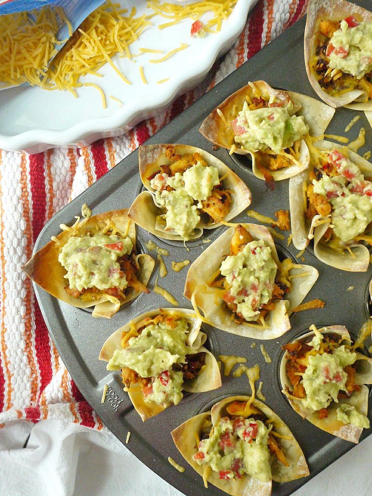 Cheesy Chipotle Chicken Taco Cups with Red Pepper-Gaucamole 11