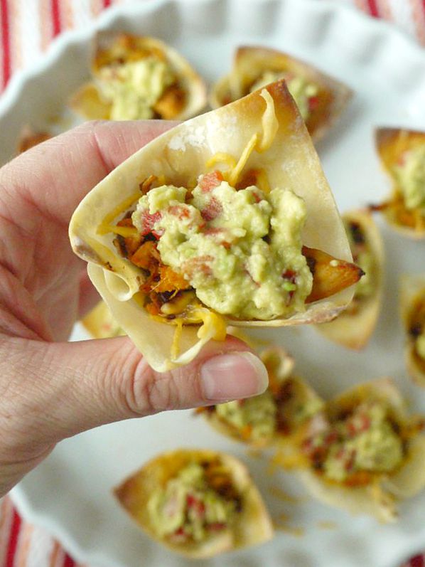 Cheesy Chipotle Chicken Taco Cups with Red Pepper-Gaucamole 14