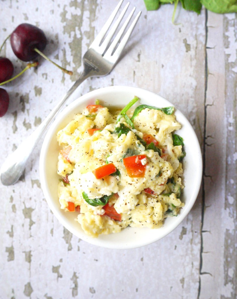 spinach red pepper and feta scrambled eggs 7